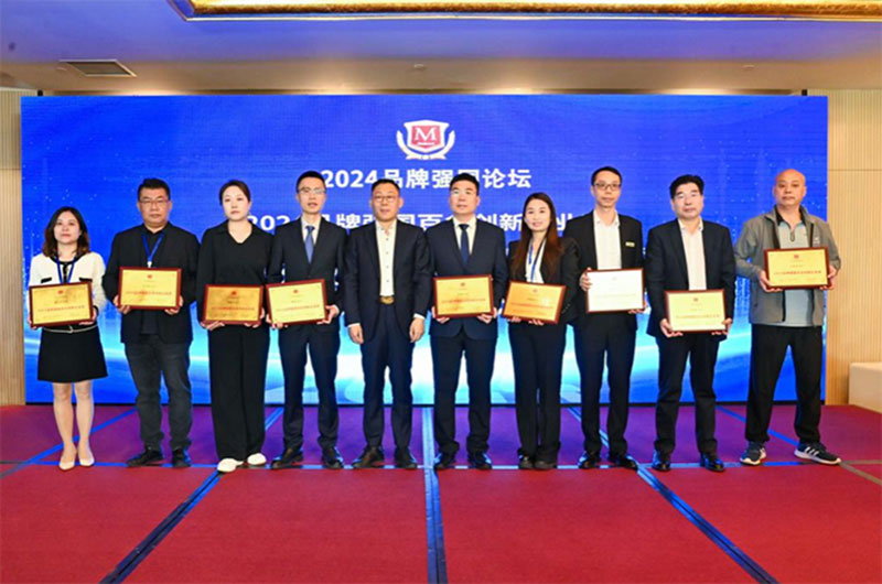 鑫源汽車榮膺十大領(lǐng)軍品牌，龔大興董事長獲評創(chuàng)新企業(yè)家