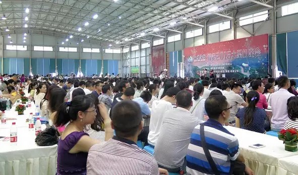 山盟海誓·情定2015—鑫源控股工會(huì)組織職工參加重慶市首屆萬(wàn)人相親活動(dòng)