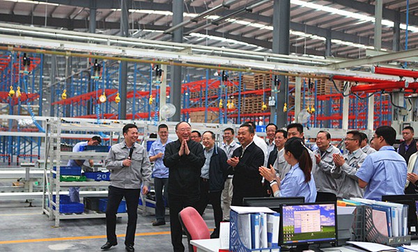 重慶市市長(zhǎng)黃奇帆一行蒞臨鑫源汽車視察調(diào)研